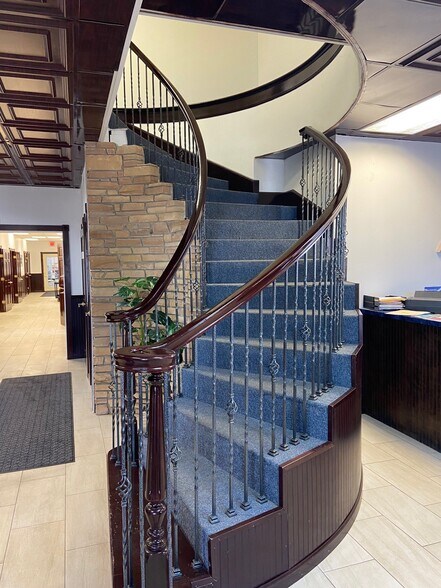 More Photos Of 2101 Lincoln Way E, Mishawaka Research And Development For Sale