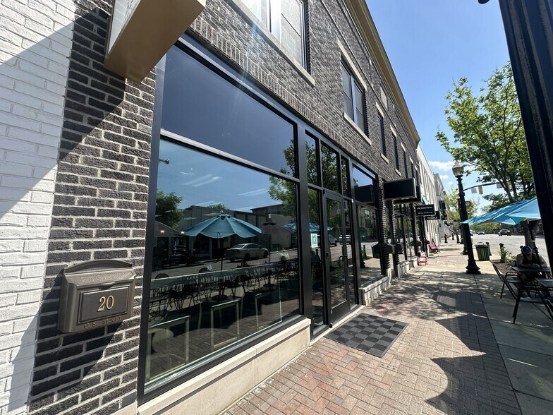 More Photos Of 14-20 W Main St, Carmel Storefront Retail Office For Lease