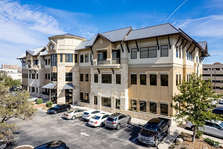 More Photos Of 18756 Stone Oak Pky, San Antonio Office For Lease