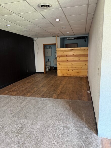 More Photos Of 1361-1365 Velp Ave, Green Bay Storefront Retail Office For Lease