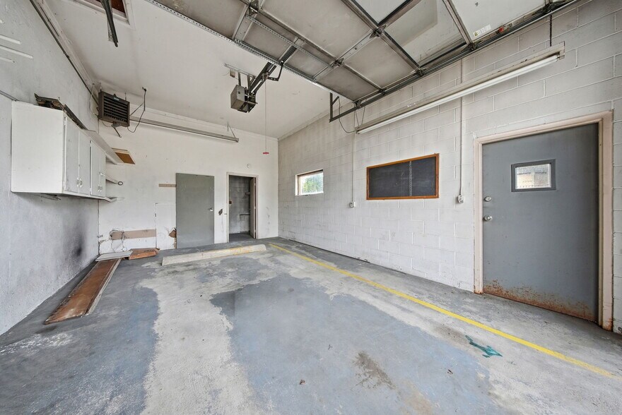 More Photos Of 29 Church St, Port Jervis Flex For Sale