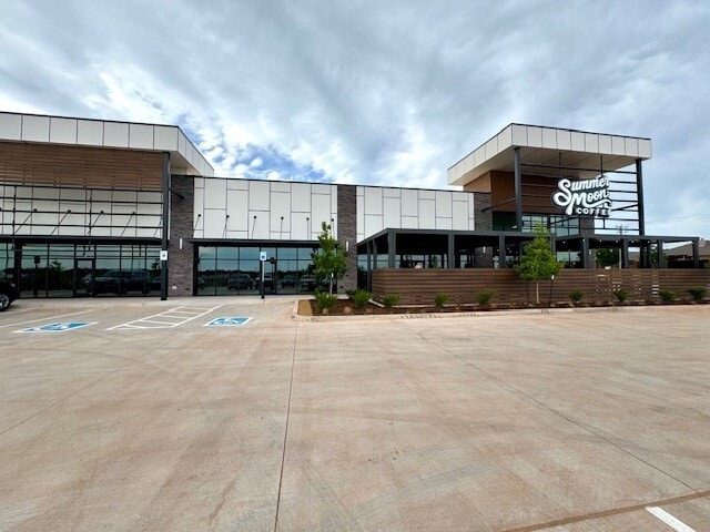 More Photos Of 16533 N May Ave, Edmond Unknown For Lease