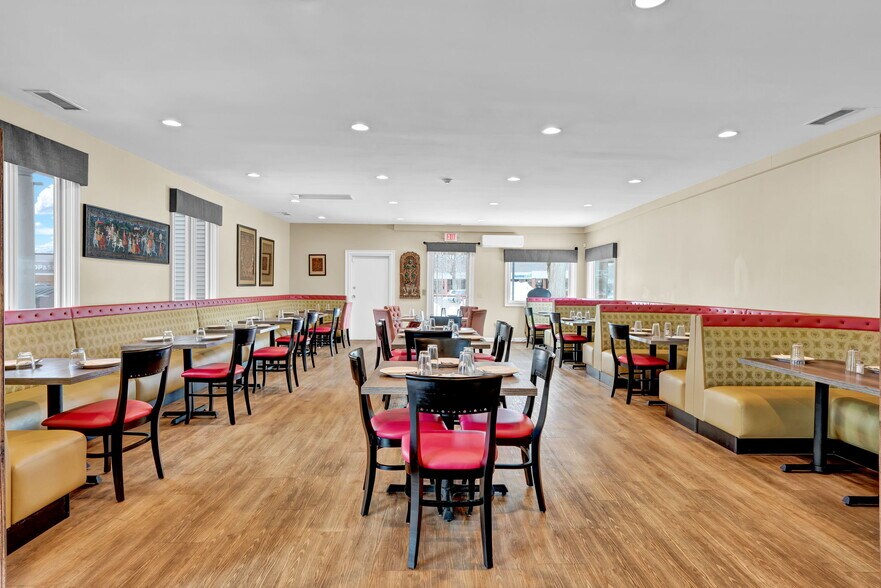 More Photos Of 93 Elm St, Old Saybrook Restaurant For Sale