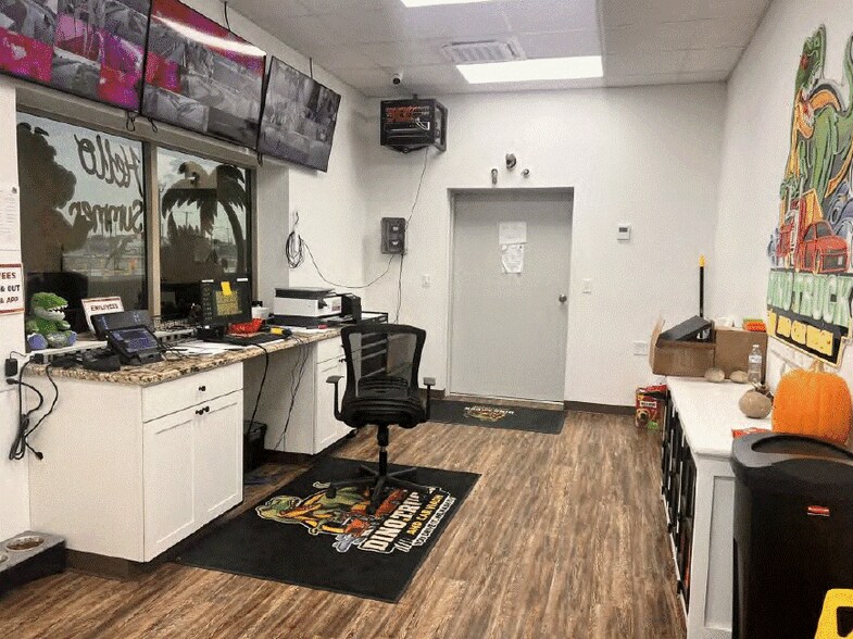 More Photos Of 3720 N Moss Ave, Odessa Carwash For Sale