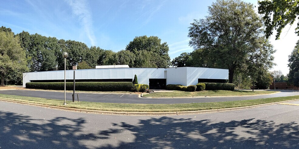 More Photos Of 421 Minuet Ln, Charlotte Office For Lease