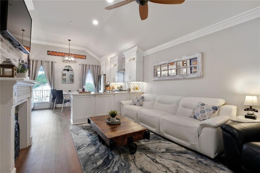 More Photos Of 5808 Magazine St, New Orleans General Retail For Lease