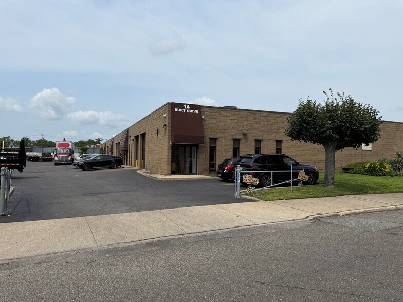 Primary Photo Of 15 Burt dr, Deer Park Industrial For Lease