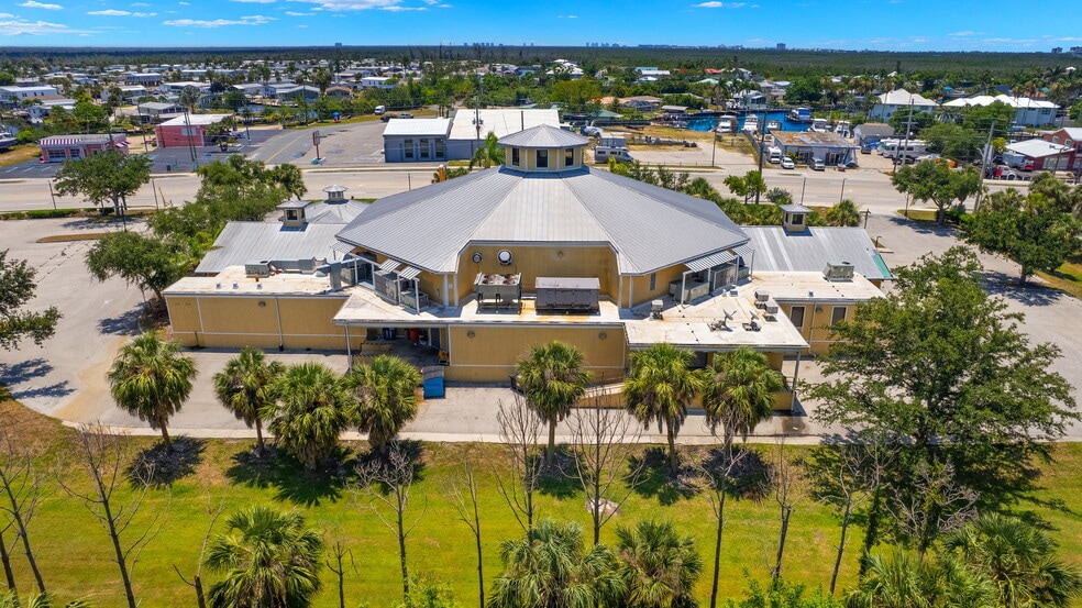 More Photos Of 17650 San Carlos Blvd, Fort Myers Supermarket For Sale