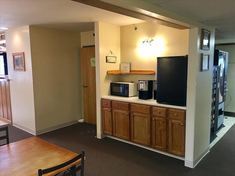 More Photos Of 711 N Center St, Shelbina Hotel For Sale