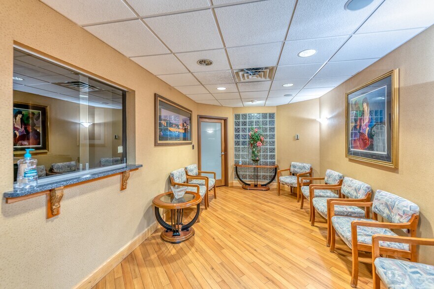 More Photos Of 40 Hurley Ave, Kingston Medical For Sale