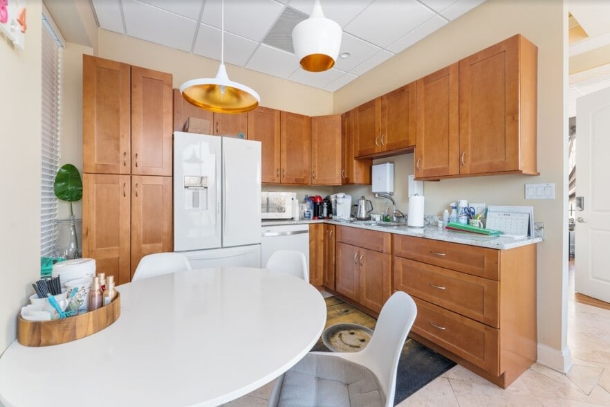 More Photos Of 230 E Ogden Ave, Hinsdale Medical For Lease