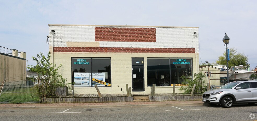 Primary Photo Of 116 Woodcleft Ave, Freeport Freestanding For Sale