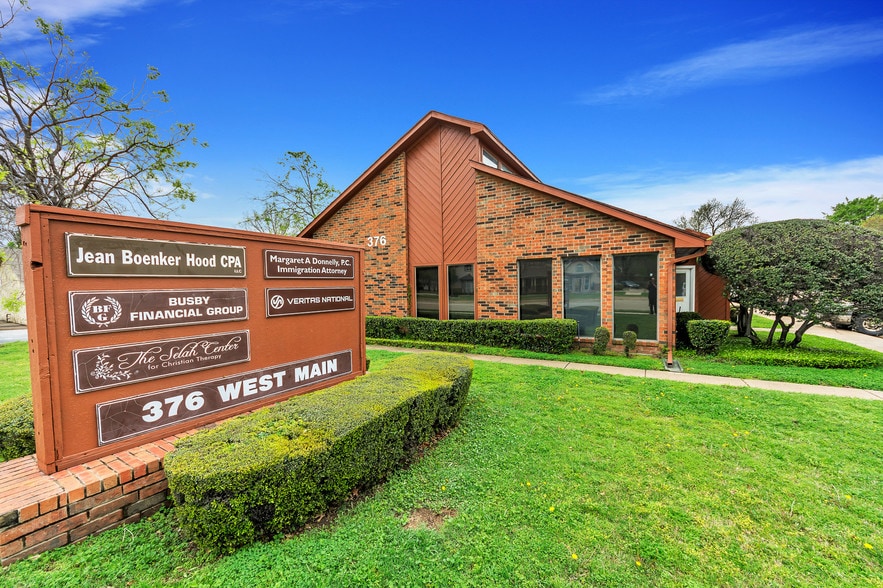 More Photos Of 376 W Main St, Lewisville Medical For Sale