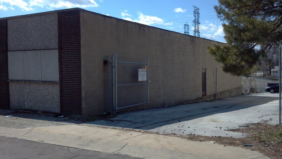 More Photos Of 5915 Garfield Ave, Saint Louis Showroom For Sale