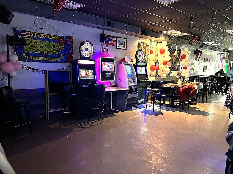 More Photos Of 3620 W Division St, Chicago Storefront For Sale