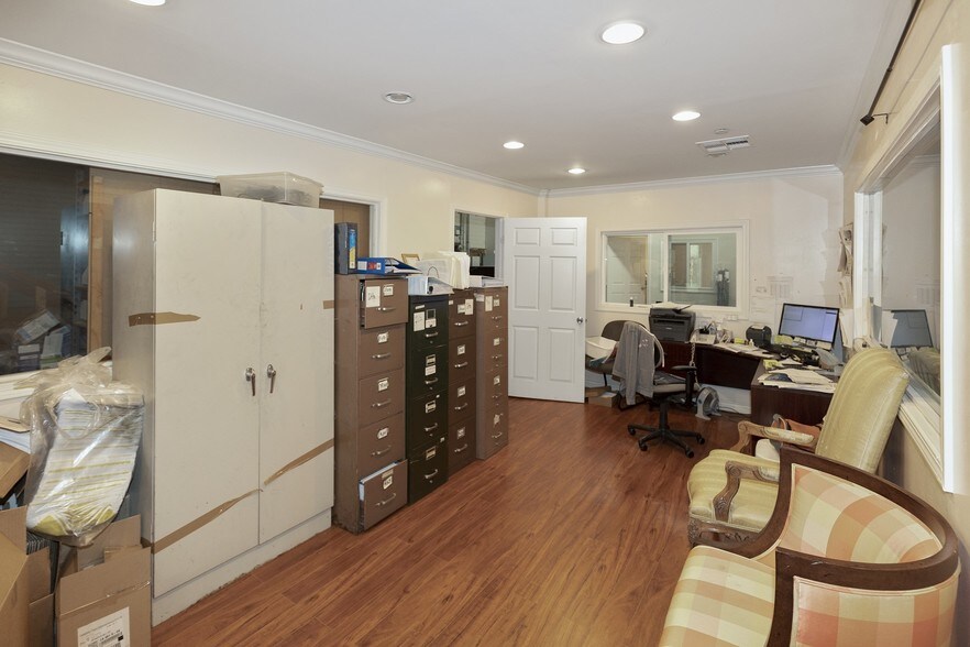 More Photos Of 1668-1680 E 40th St, Los Angeles Manufacturing For Sale