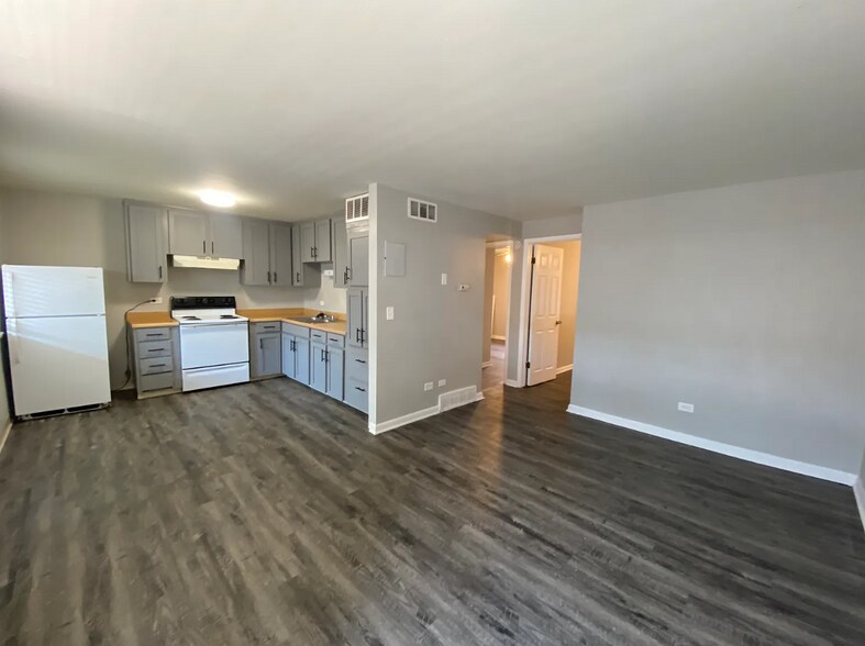 More Photos Of 1415-1425 Kingston St, Aurora Apartments For Sale
