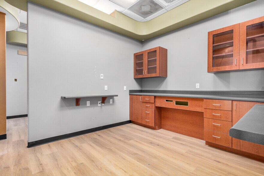 More Photos Of 13575 W Indian School Rd, Litchfield Park Medical For Lease