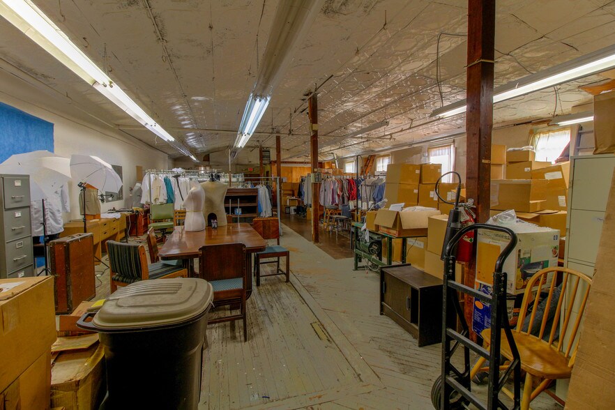 More Photos Of 620-626 Franklin Ave, Essex Warehouse For Sale