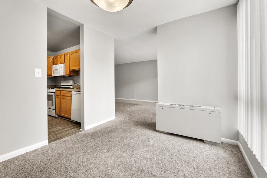 More Photos Of 8150 Lakecrest Dr, Greenbelt Apartments For Sale