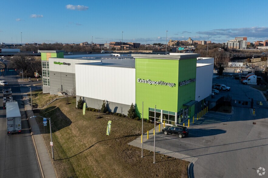 More Photos Of 5425 Odonnell St, Baltimore Self Storage For Lease