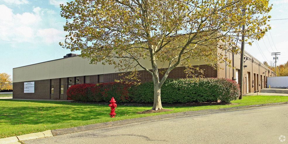 Primary Photo Of 7620-7640 Tyler Blvd, Mentor Warehouse For Lease