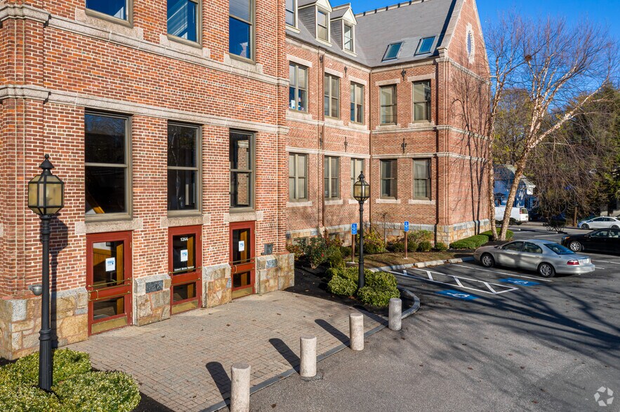 More Photos Of 1266 Furnace Brook Pky, Quincy Coworking Space