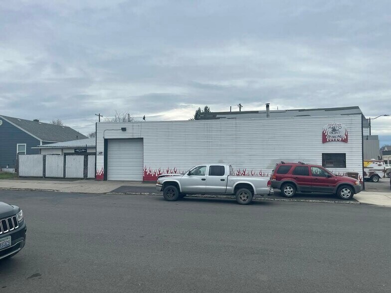 More Photos Of 2624 N Monroe St, Spokane Auto Repair For Sale