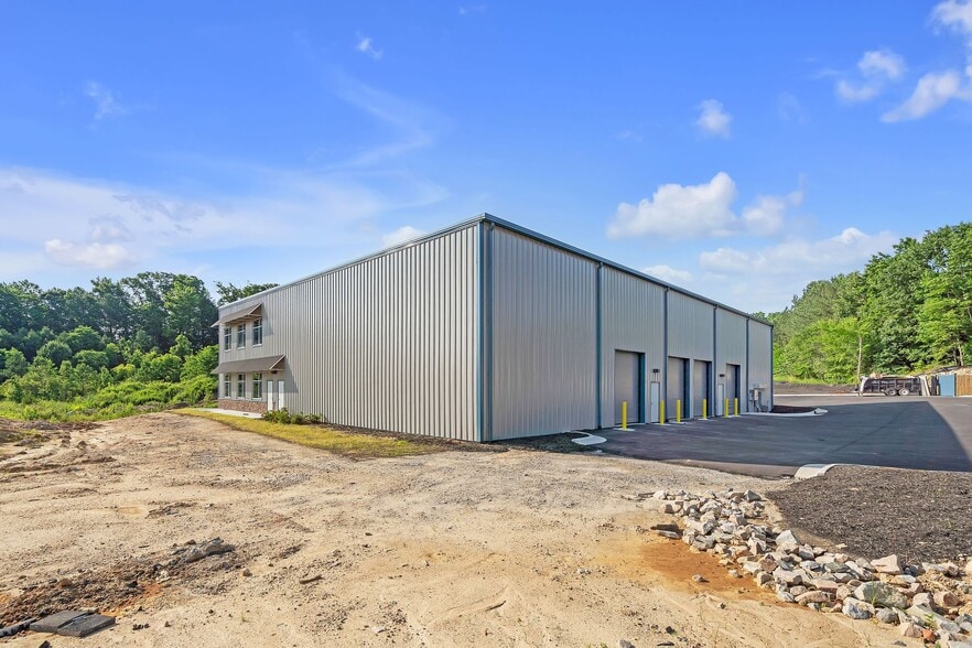 More Photos Of 1703 Roundrock Dr, Raleigh Flex For Lease