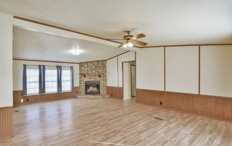 More Photos Of 4040 Dillard Ct, Joshua Specialty For Sale