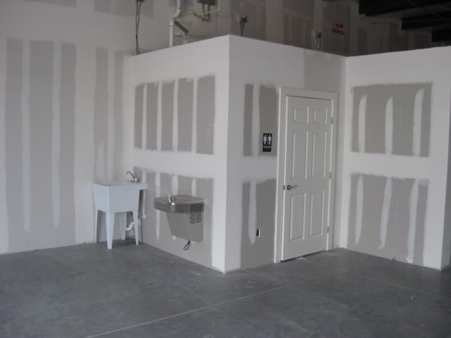 More Photos Of 301 E Cedar Ave, McAllen Warehouse For Lease