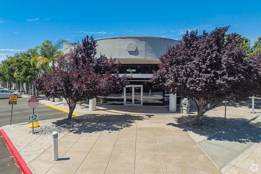 More Photos Of 39611 Eureka Dr, Newark Unknown For Lease