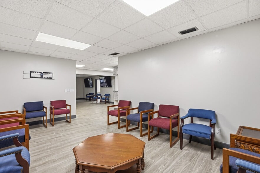 More Photos Of 901 N Grove St, Eustis Medical For Sale