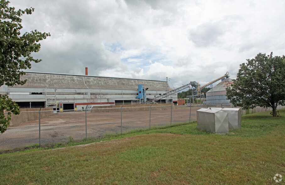 More Photos Of 791 Santa Fe Pike, Columbia Manufacturing For Lease