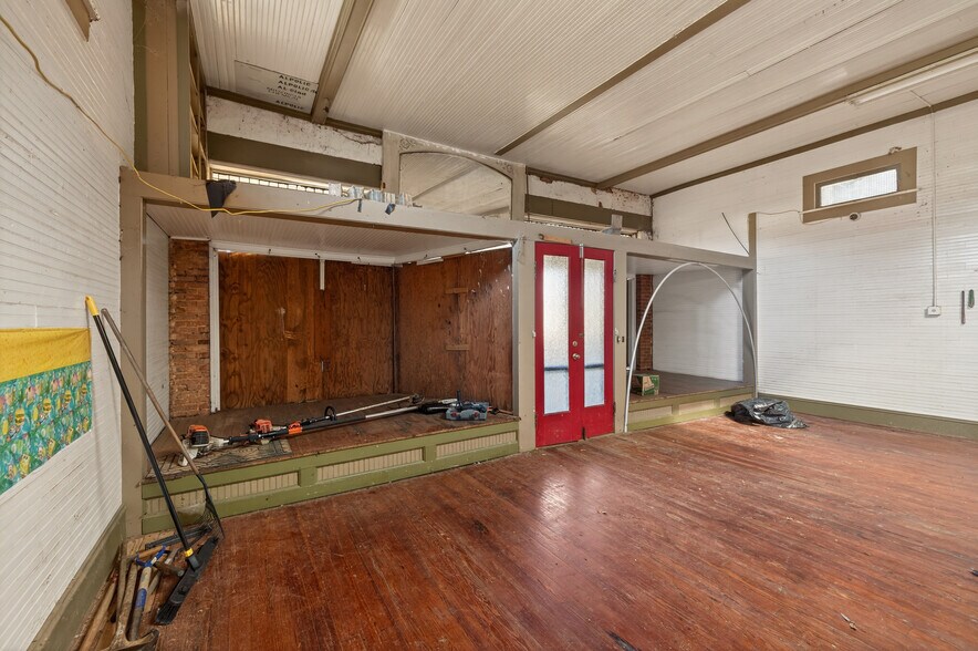 More Photos Of 304 S Cherokee Rd, Social Circle Flex For Sale