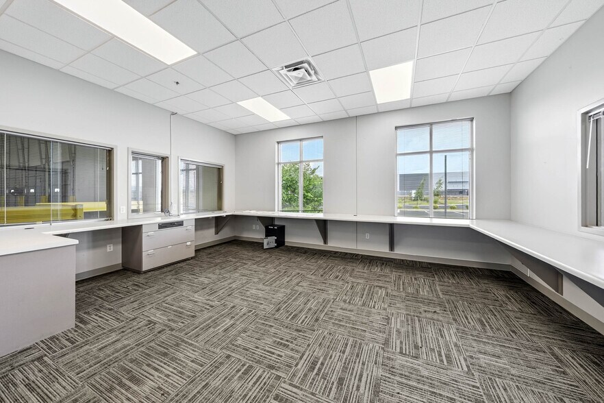 More Photos Of 4689 Industry Dr, Medford Distribution For Lease