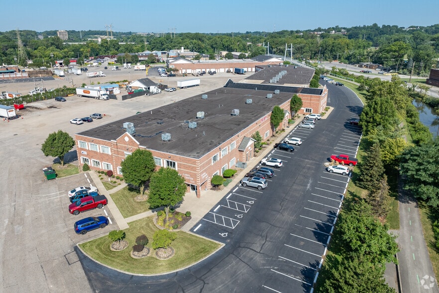 More Photos Of 7535-7735 Granger Rd, Valley View Flex For Lease