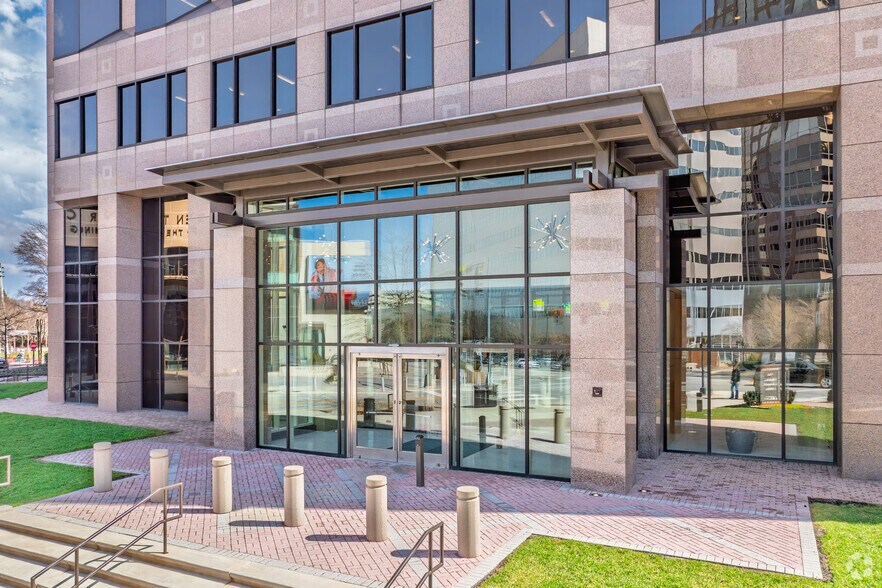 More Photos Of 230 N Elm St, Greensboro Office For Lease