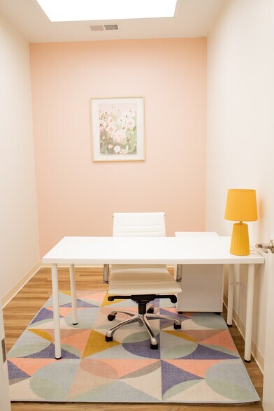More Photos Of 132 Maple Row Blvd, Hendersonville Office For Lease