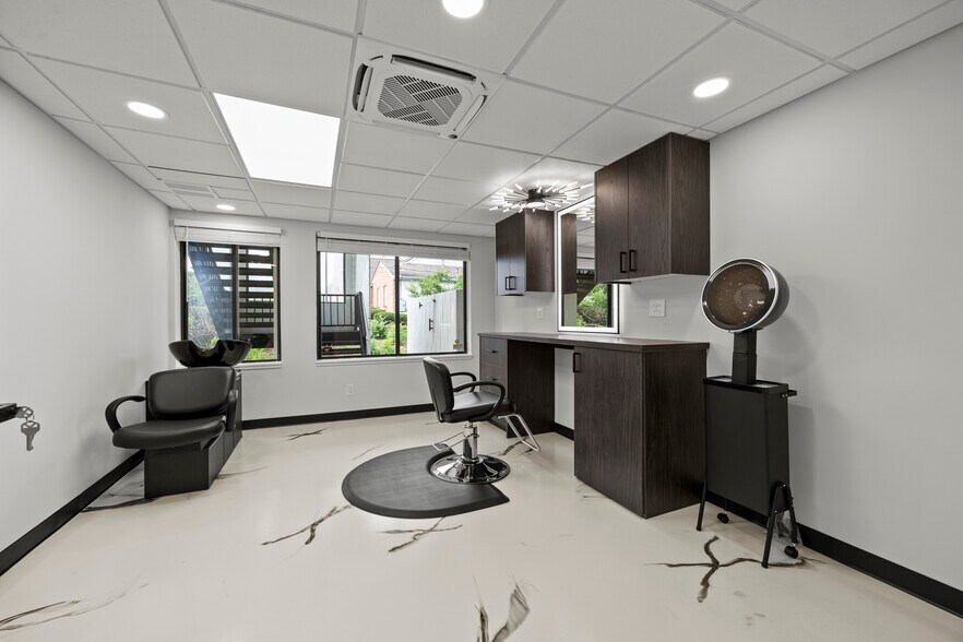 More Photos Of 4588 Kenny Rd, Columbus Storefront Retail Office For Sale