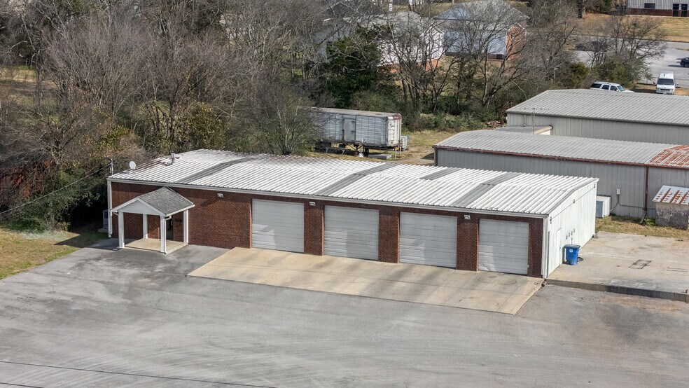 Primary Photo Of 117 Prince St, Shelbyville Specialty For Sale