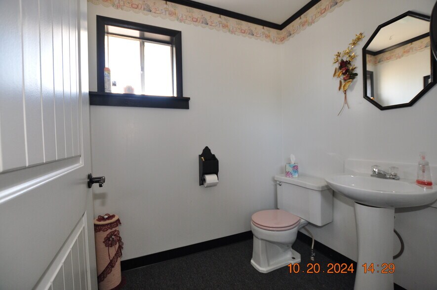 More Photos Of 15890 E Pine St, Tulsa Office For Sale