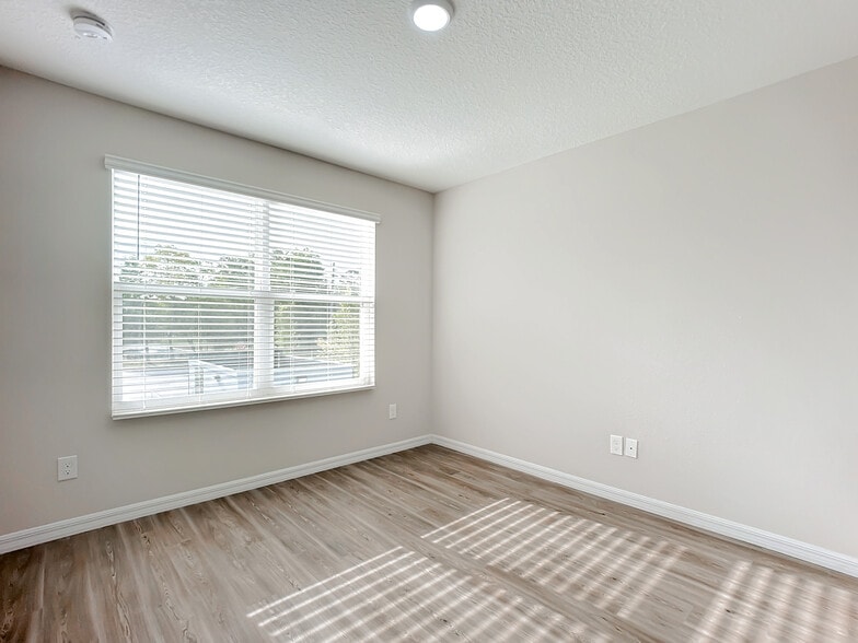 More Photos Of 9556 Hood Rd, Jacksonville Apartments For Sale