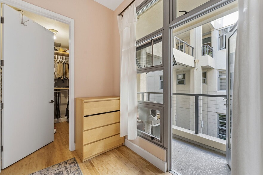 More Photos Of 133 The Promenade N, Long Beach Multifamily For Sale