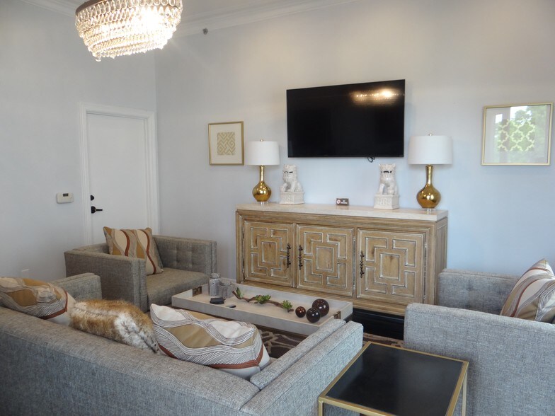 More Photos Of 152-170 S Main St, Boerne Storefront For Lease