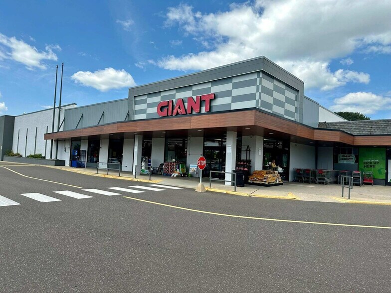 More Photos Of 426 Town Ctr, New Britain Unknown For Lease