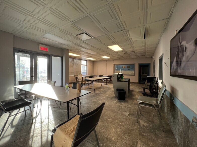 More Photos Of 7301 Boul Décarie, Montréal Warehouse For Lease