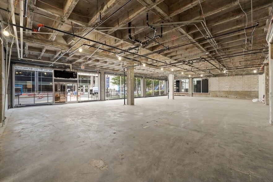 Primary Photo Of 10 W 9th St, Kansas City General Retail For Sale