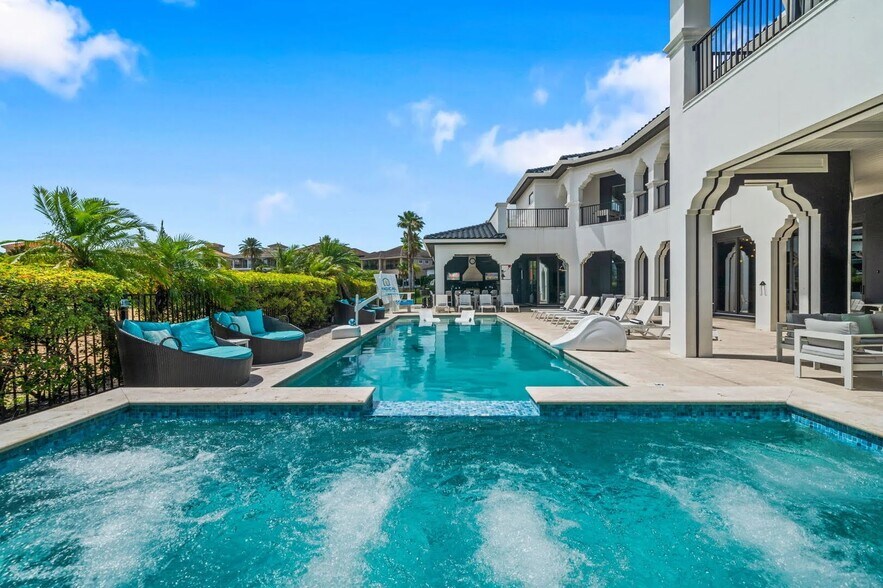 More Photos Of 521 Muirfield Loop, Reunion Specialty For Sale