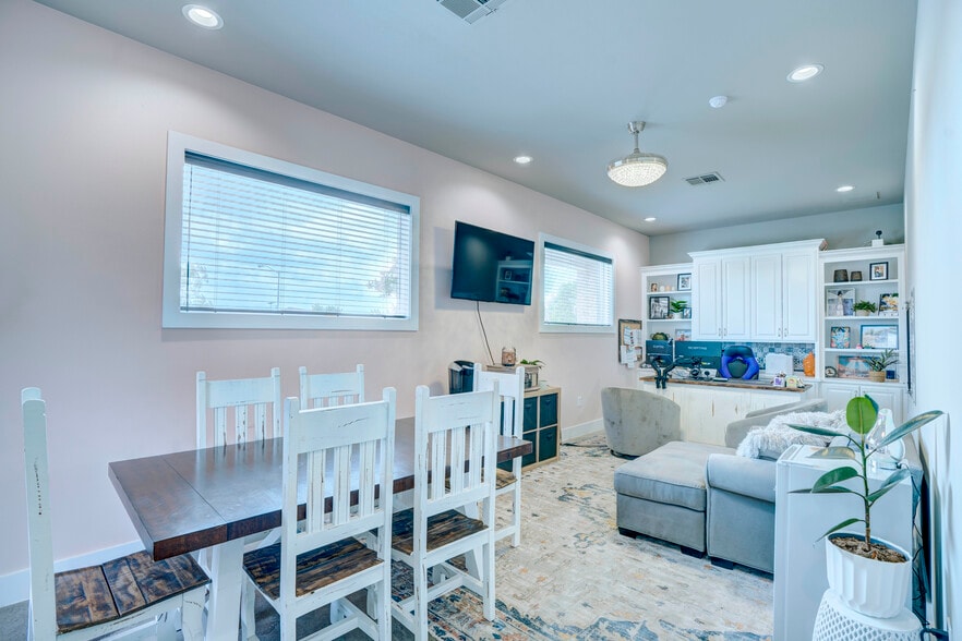 More Photos Of 5805 Starnes Rd, Watauga Office For Sale